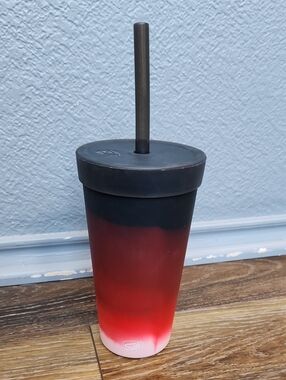 NWOT Silipint 22 oz Straw Tumbler Volcano Light Pink Red Black Ombre